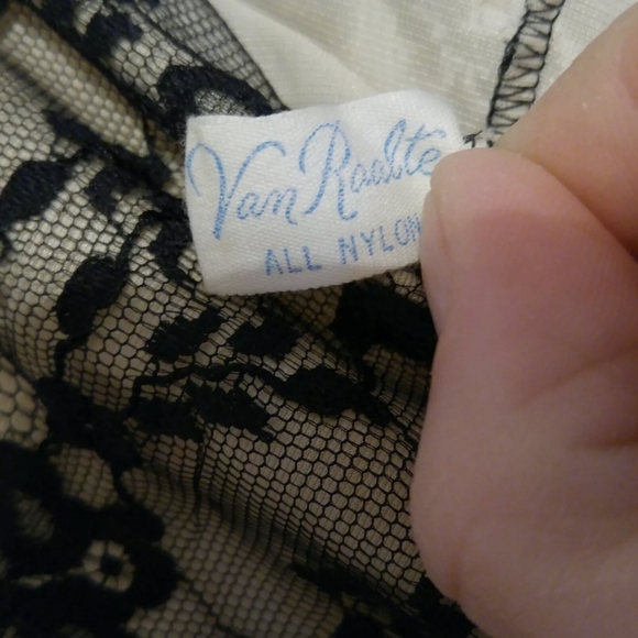 Van Raalte Vintage Lace Skirt - Picture 4 of 5